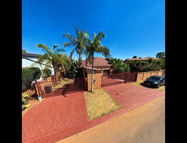 4 BEDROOM HOUSE FOR SALE IN THE ORCHARDS